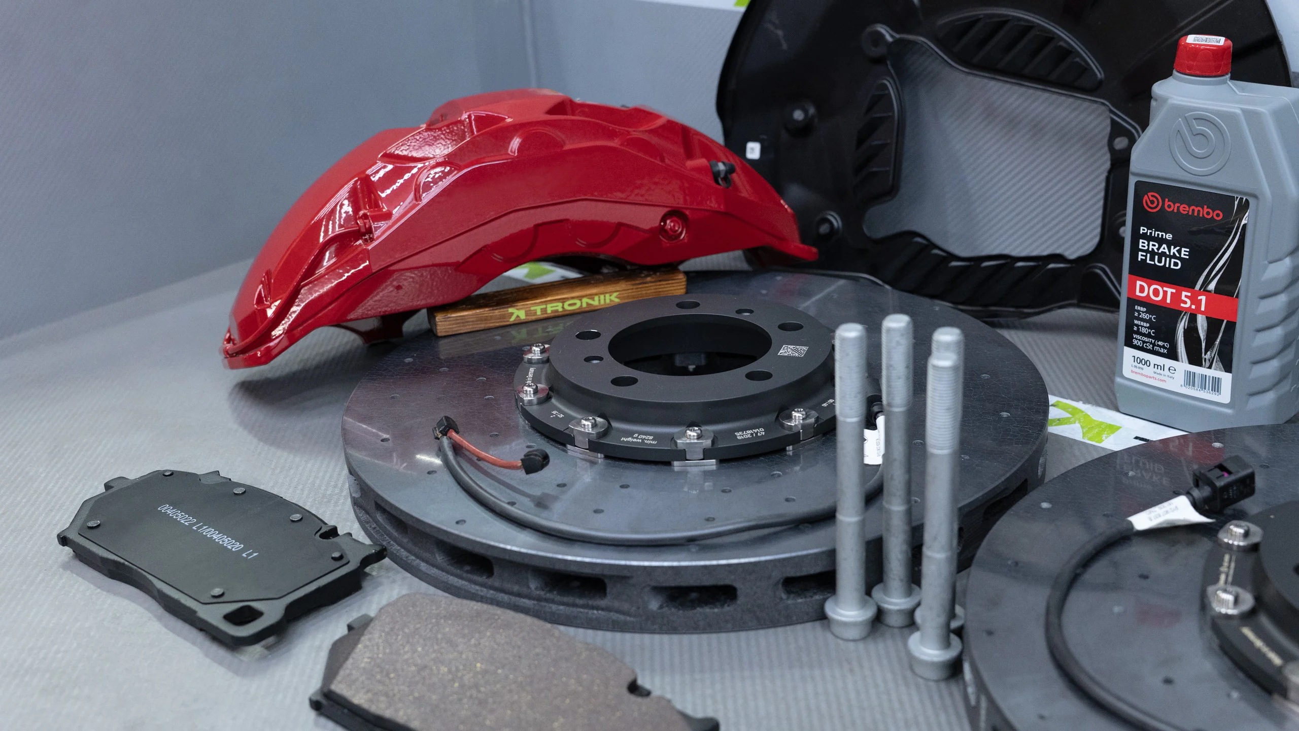 Carbon-ceramic brake system for Porsche Panamera Picture 7