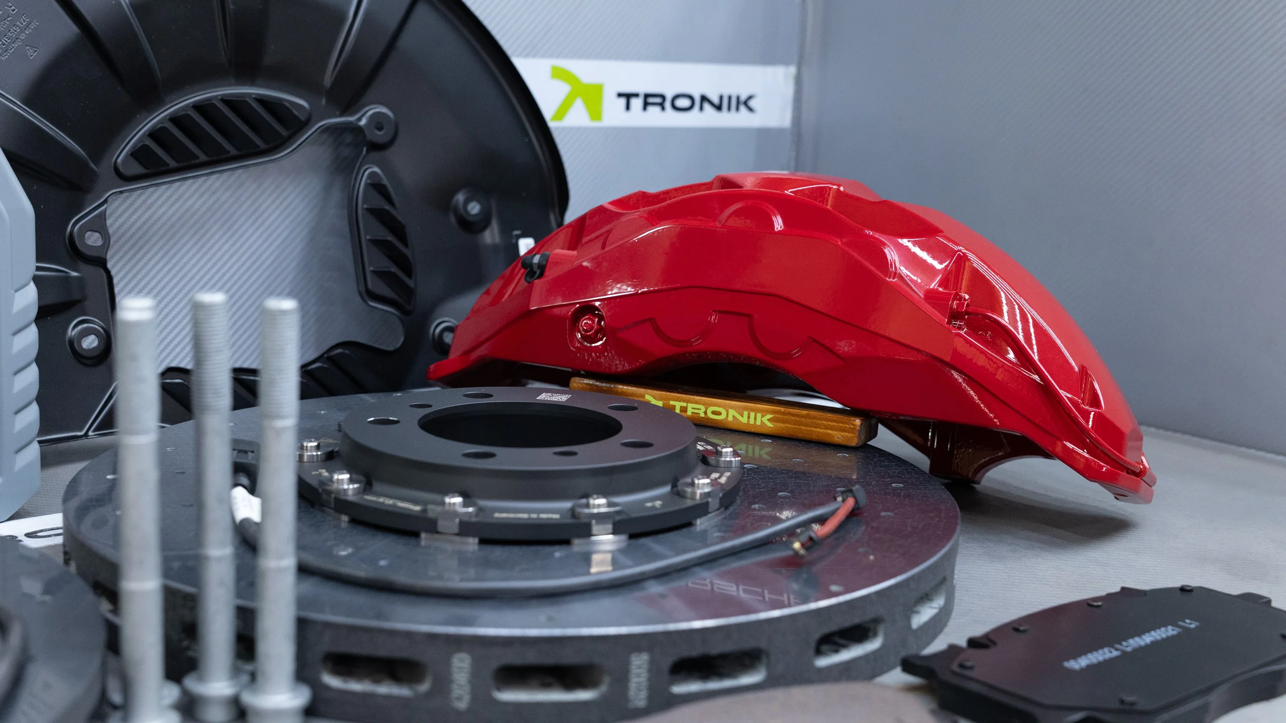Carbon-ceramic brake system for Porsche Panamera Picture 9