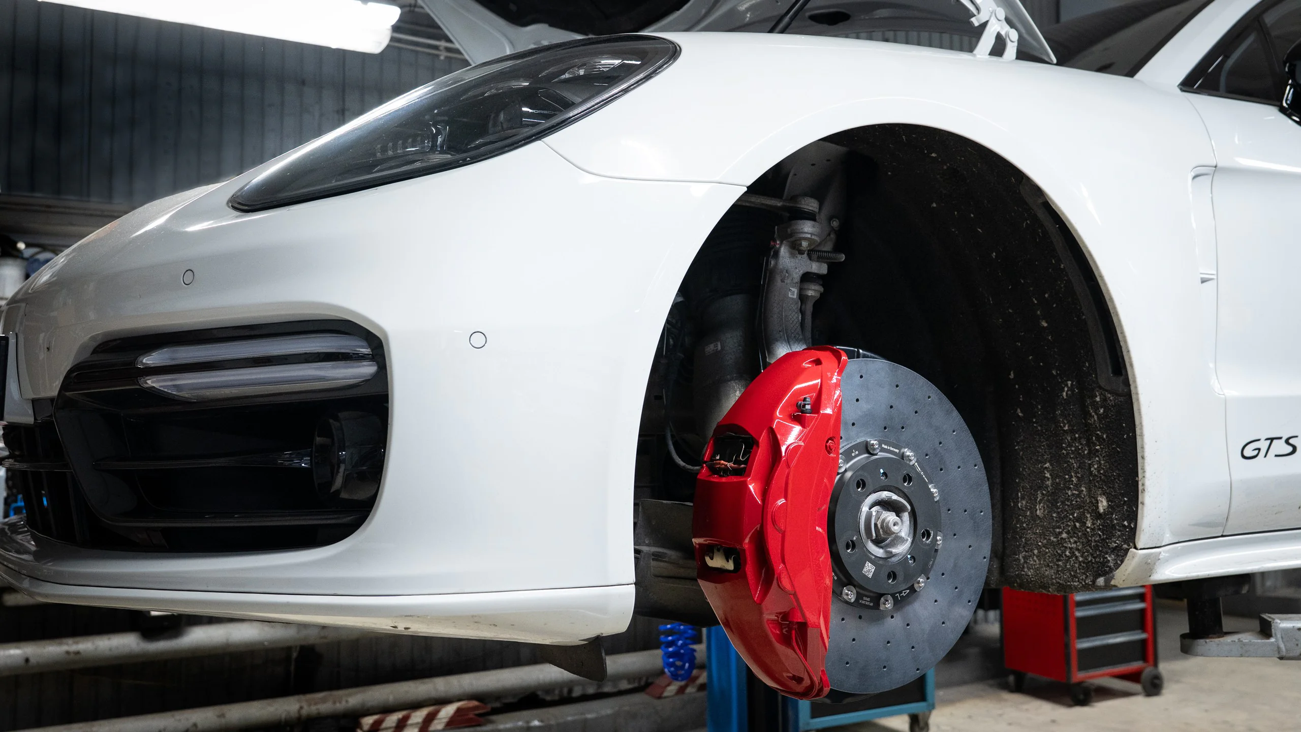 Carbon-ceramic brake system for Porsche Panamera Picture 17