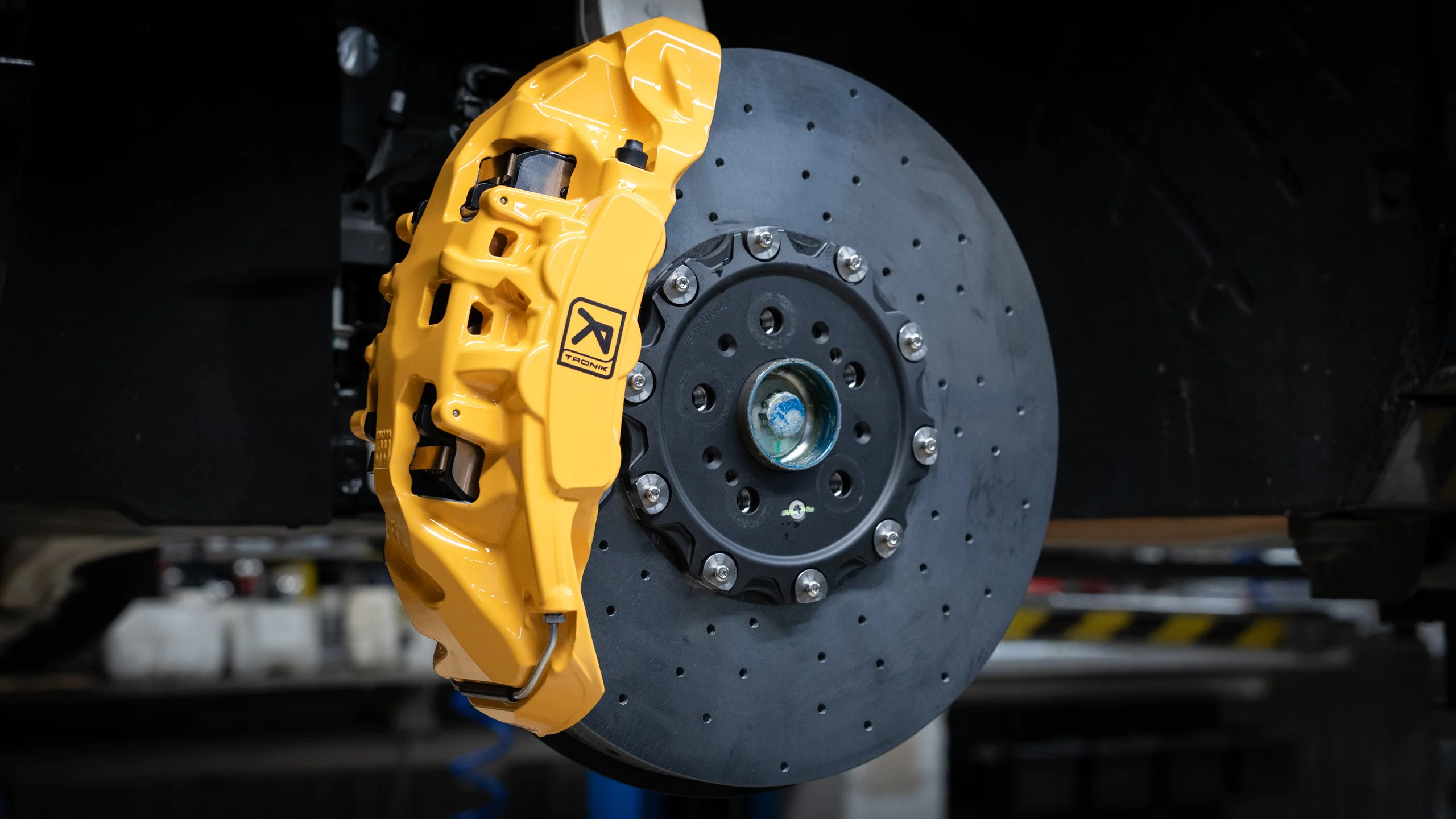 Carbon-ceramic brake system for Zeekr 8X Picture 1