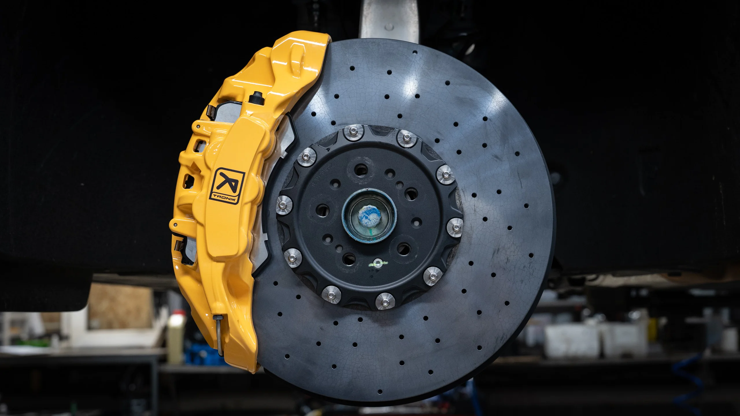 Carbon-ceramic brake system for Zeekr 8X Picture 2