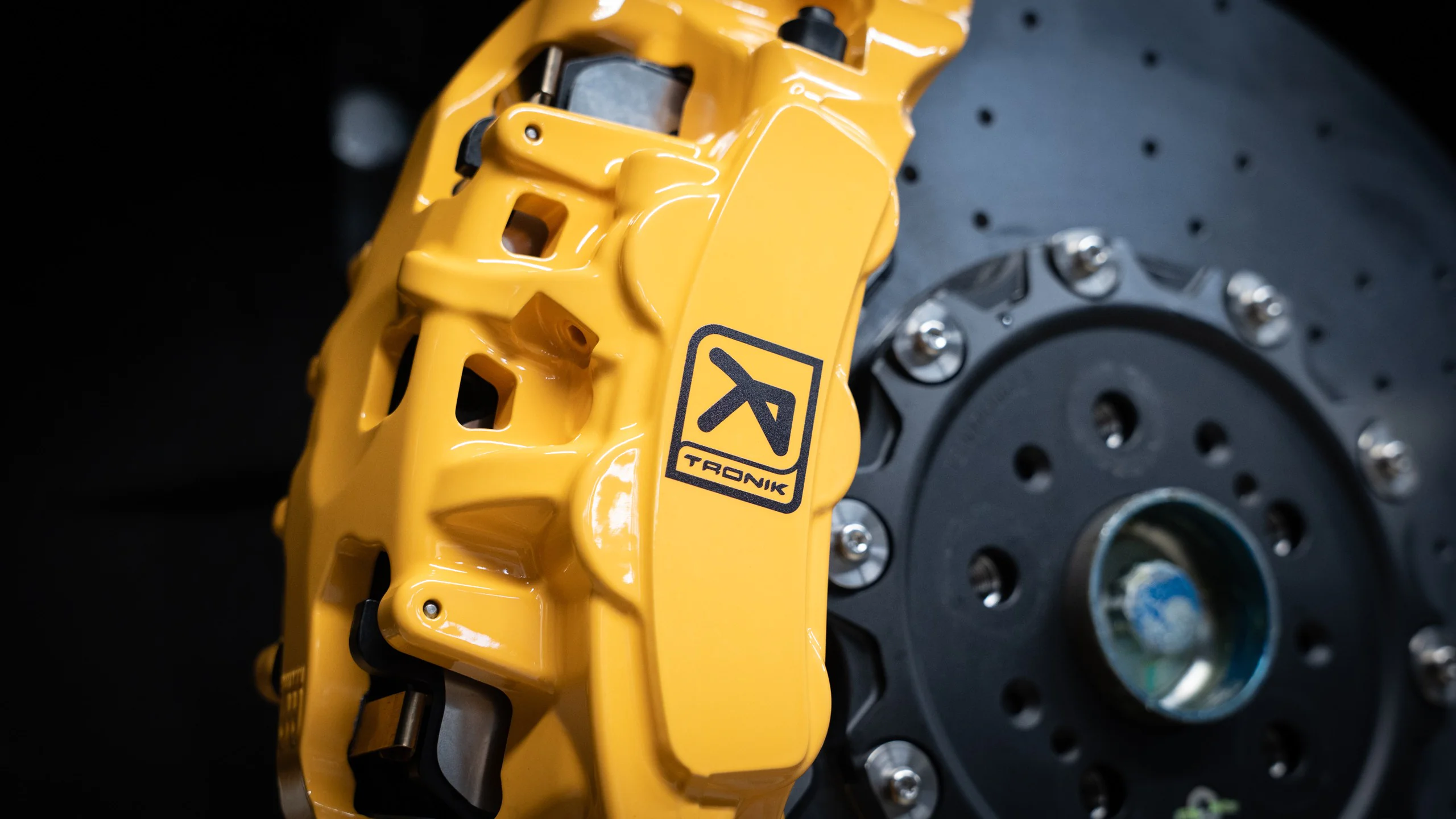 Carbon-ceramic brake system for Zeekr 8X Picture 4
