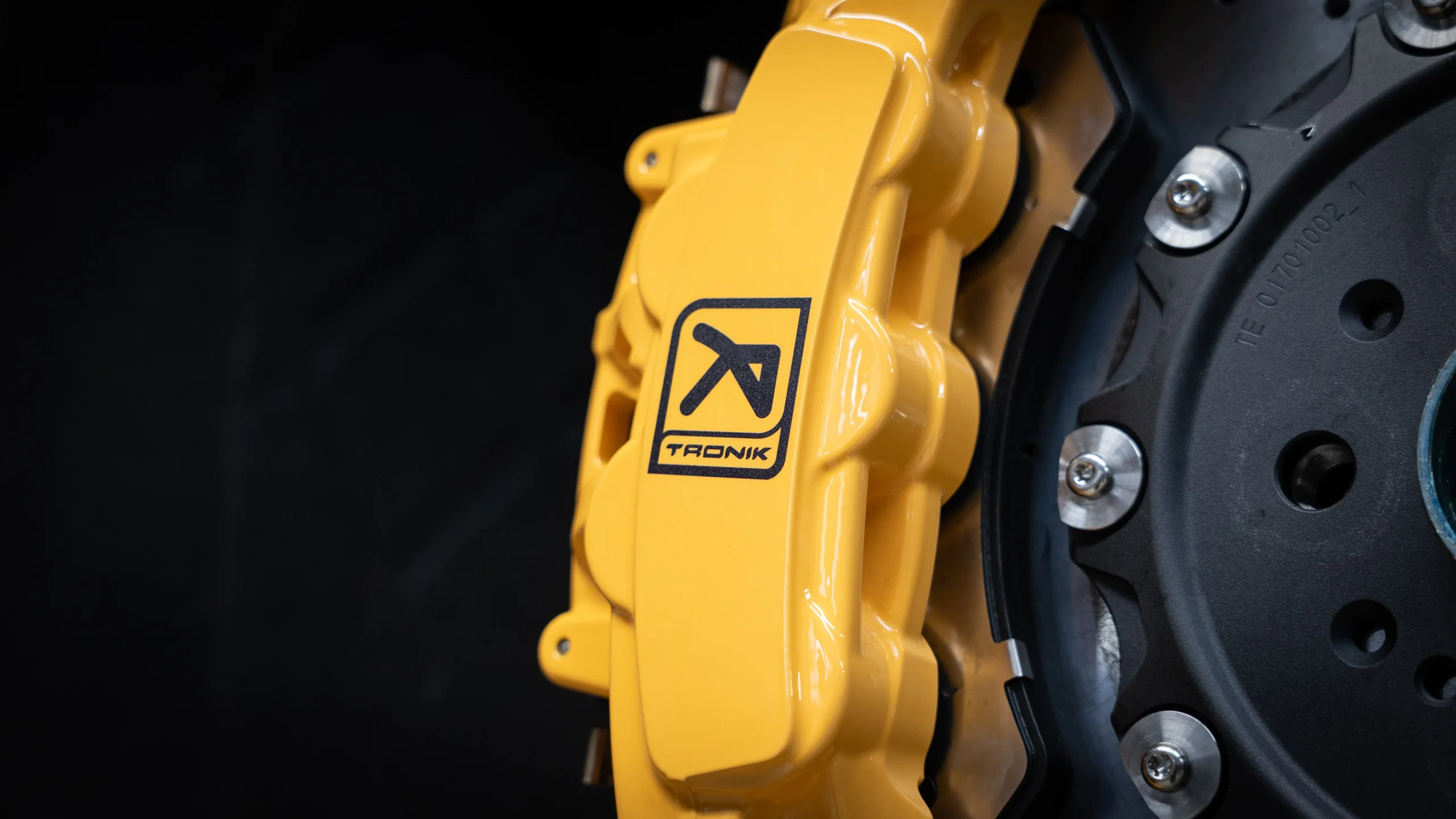 Carbon-ceramic brake system for Zeekr 8X Picture 7