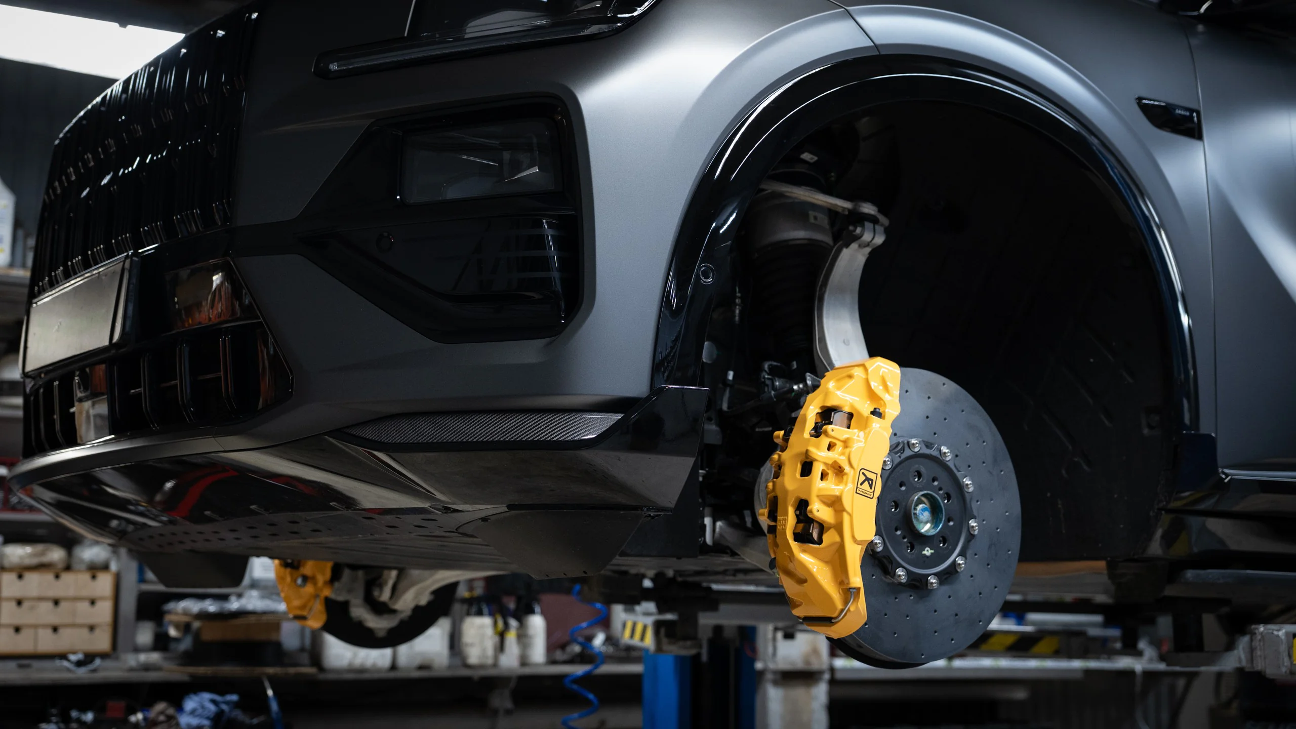 Carbon-ceramic brake system for Zeekr 8X Picture 9