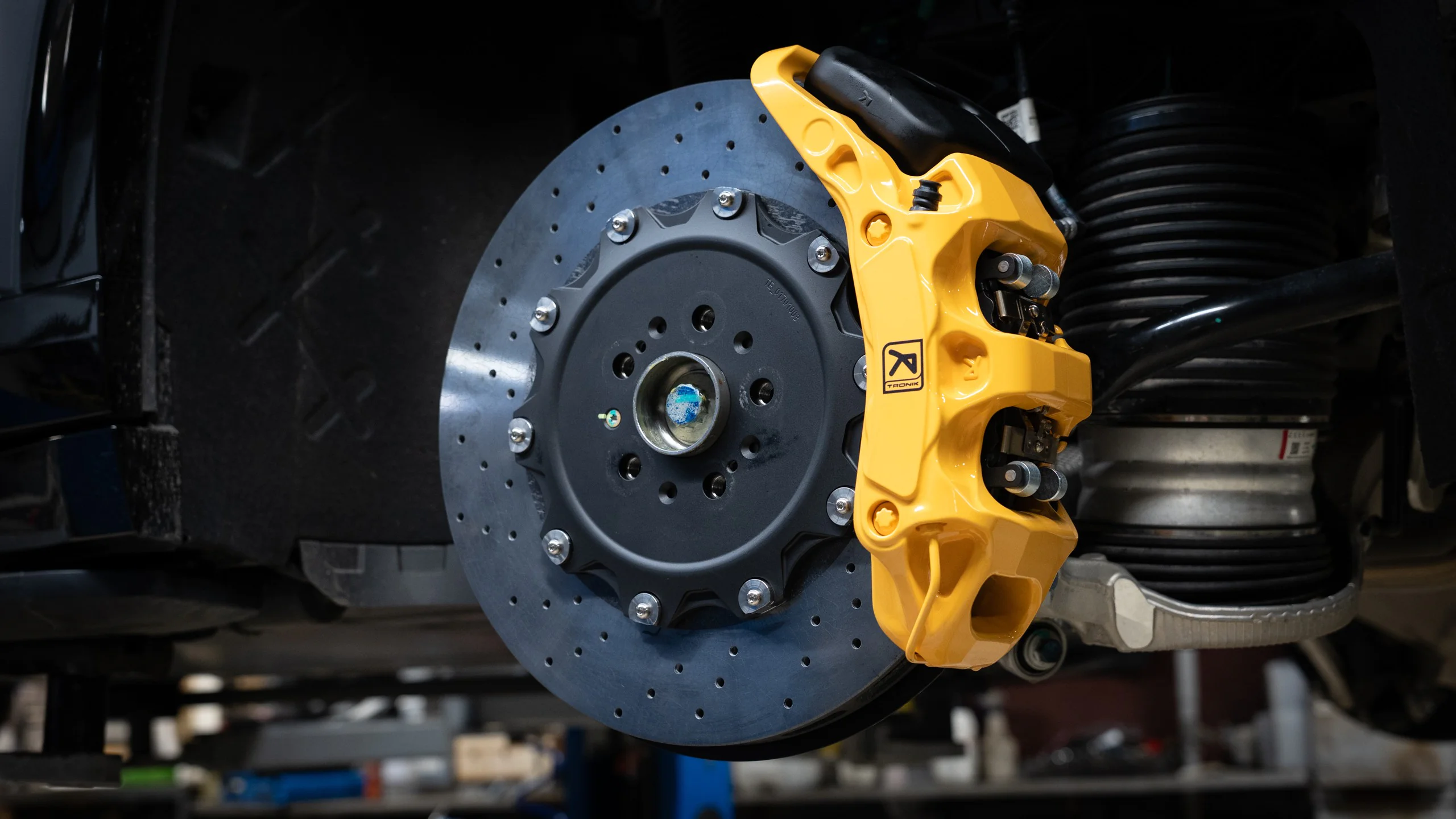 Carbon-ceramic brake system for Zeekr 8X Picture 11
