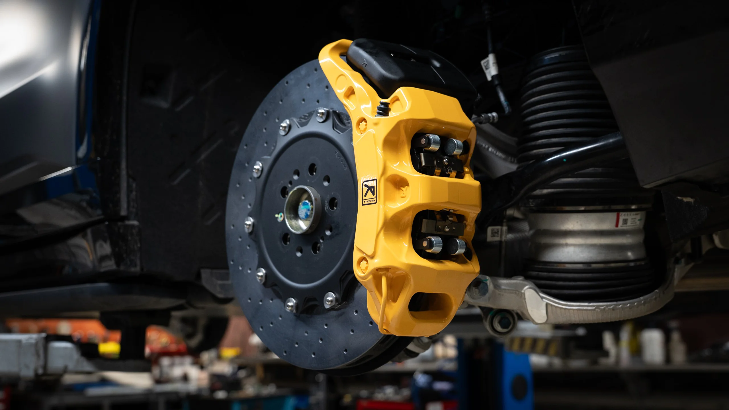 Carbon-ceramic brake system for Zeekr 8X Picture 12