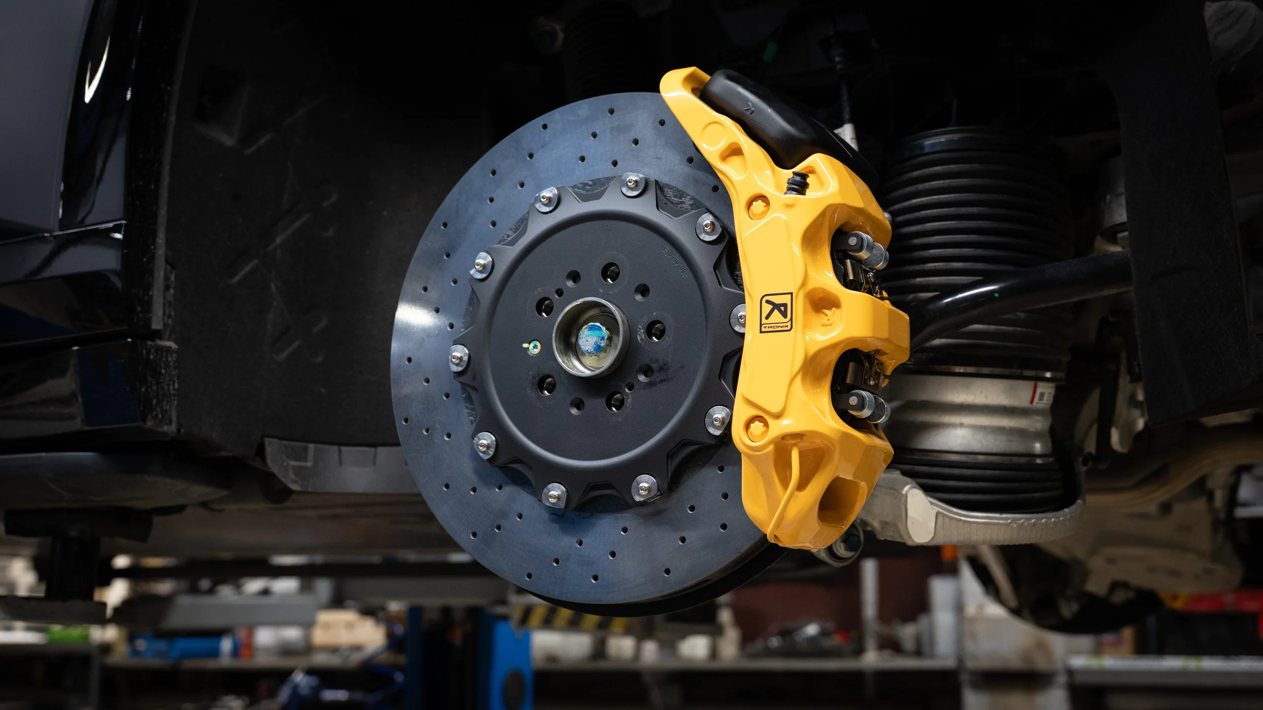 Carbon-ceramic brake system for Zeekr 8X Picture 13