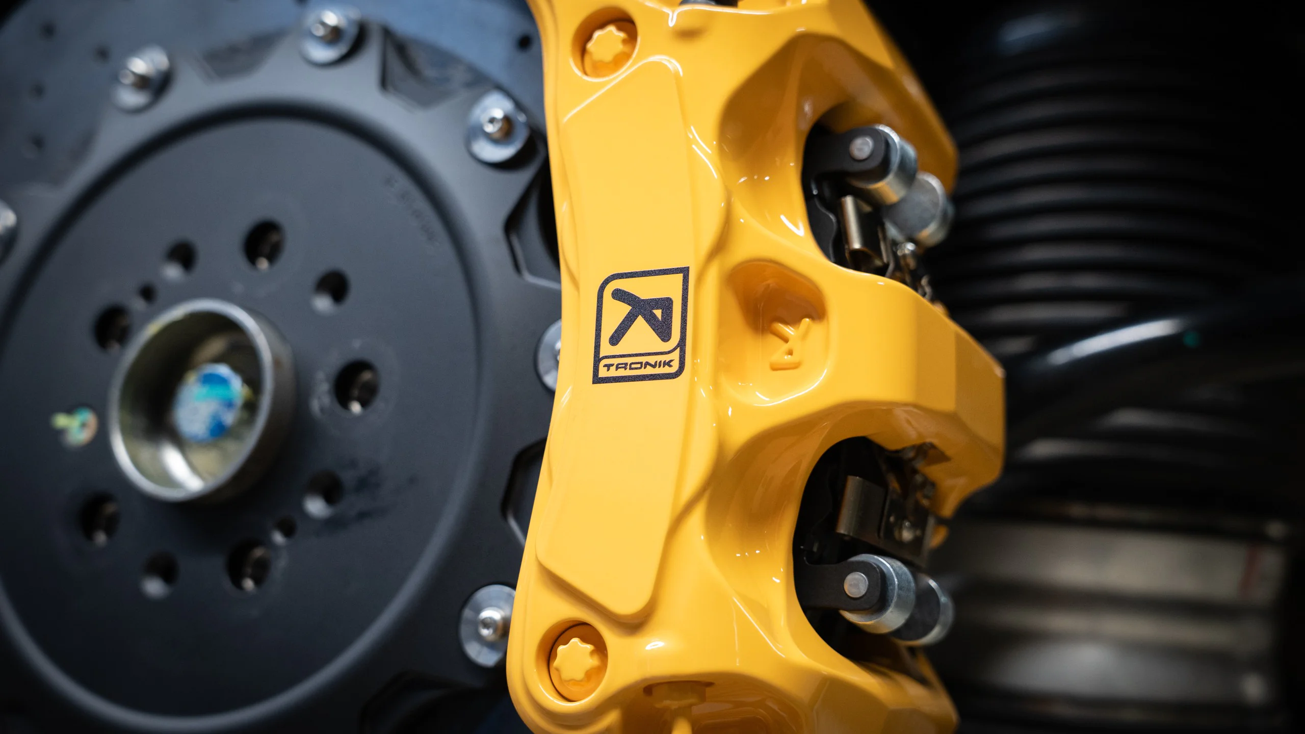 Carbon-ceramic brake system for Zeekr 8X Picture 14