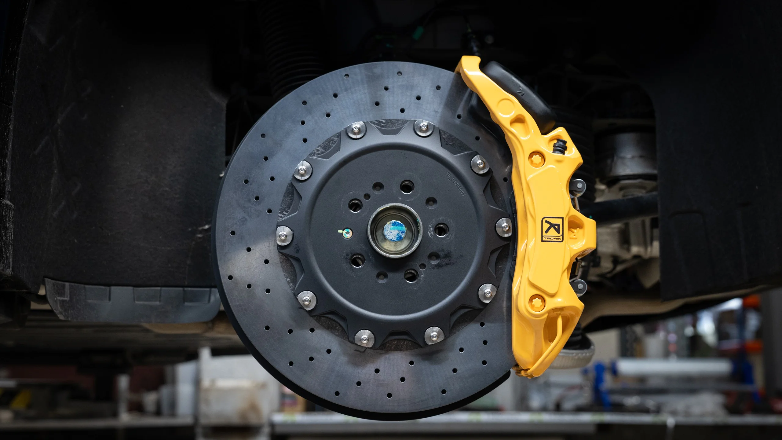 Carbon-ceramic brake system for Zeekr 8X Picture 17