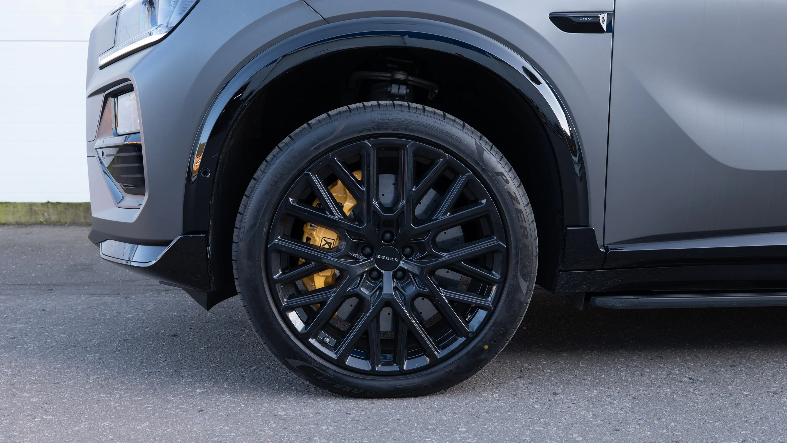 Carbon-ceramic brake system for Zeekr 8X Picture 21