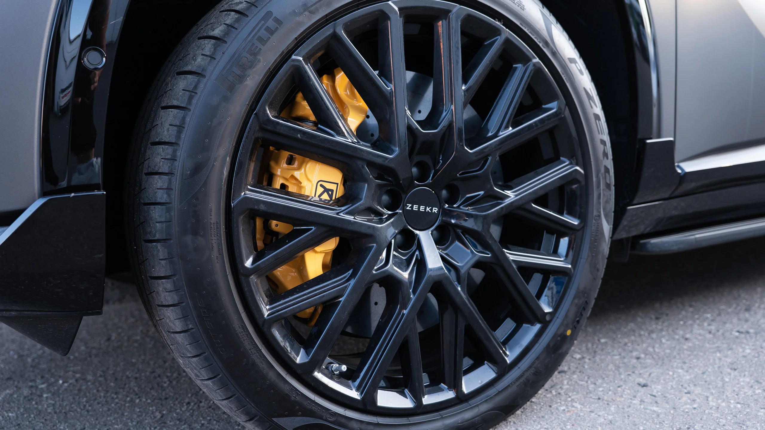 Carbon-ceramic brake system for Zeekr 8X Picture 22