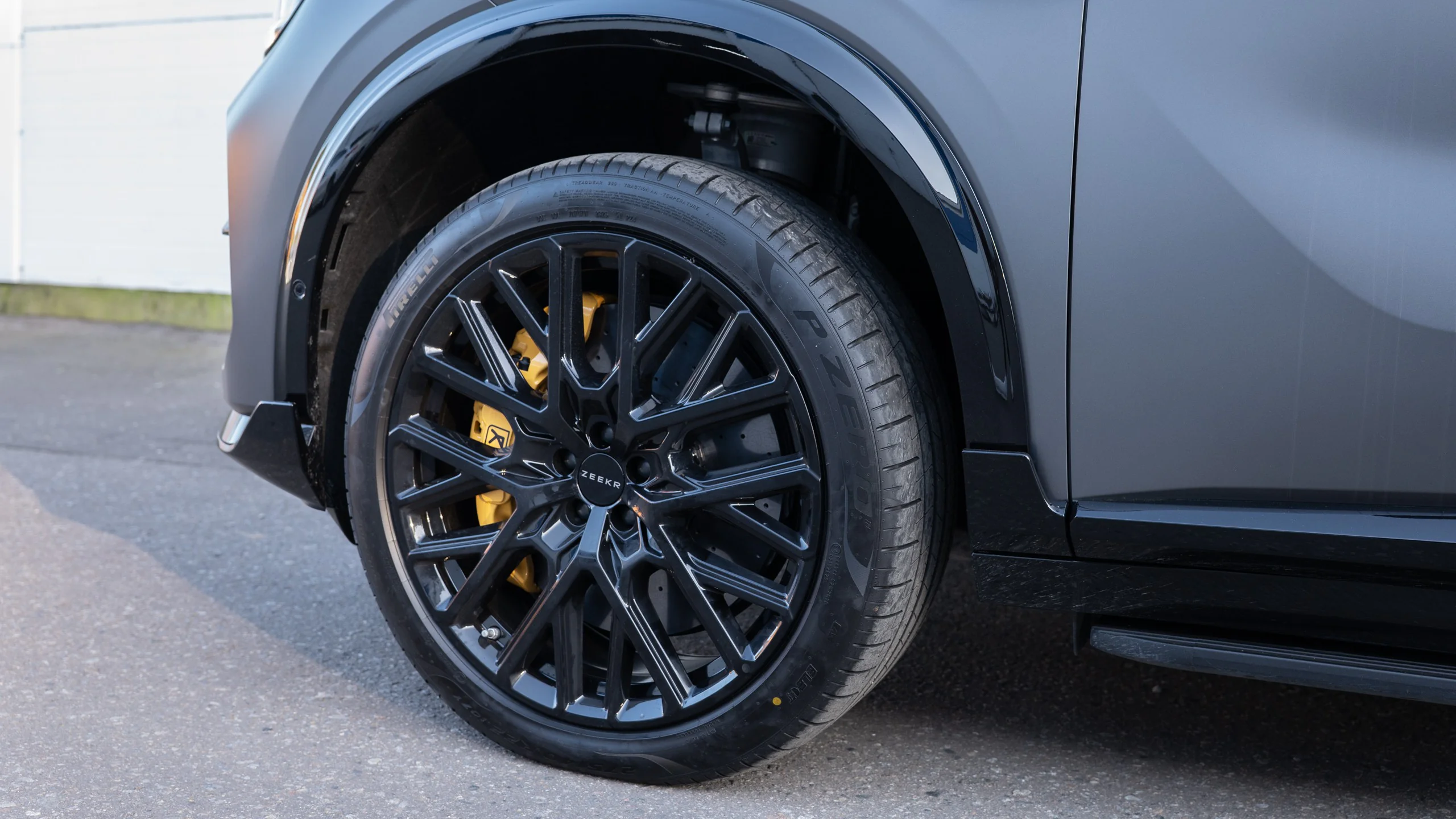 Carbon-ceramic brake system for Zeekr 8X Picture 23
