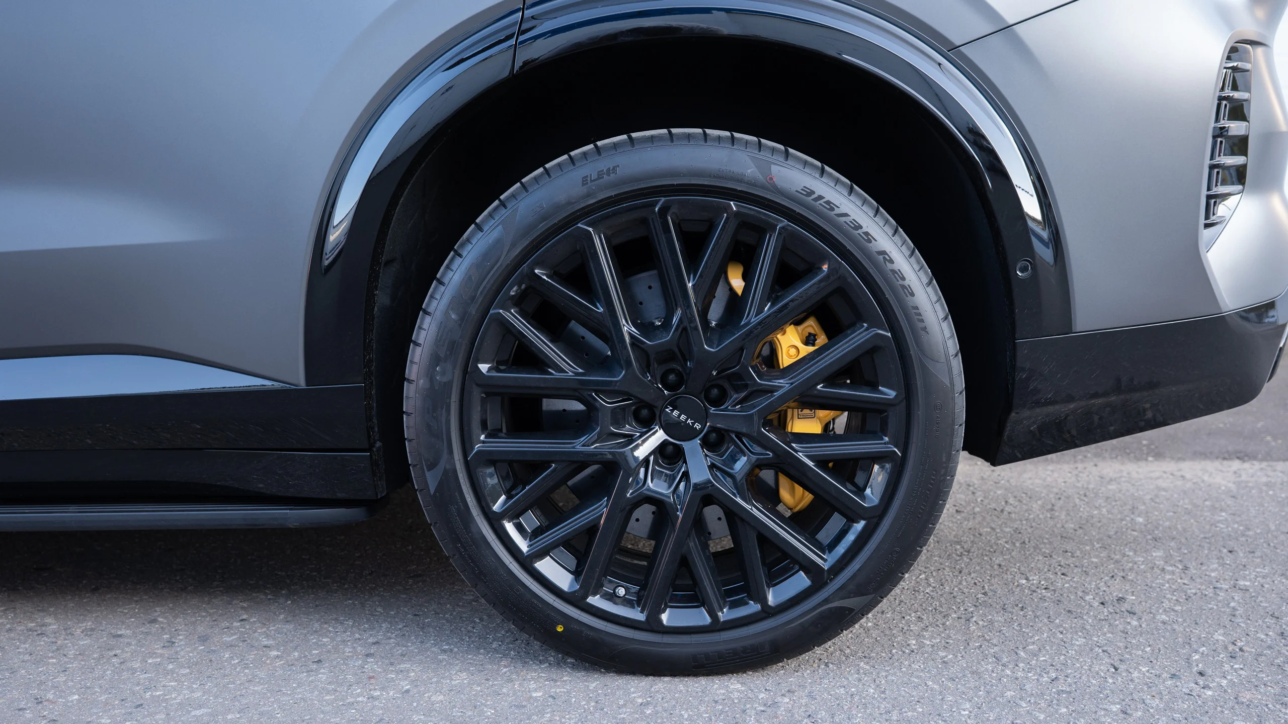 Carbon-ceramic brake system for Zeekr 8X Picture 24