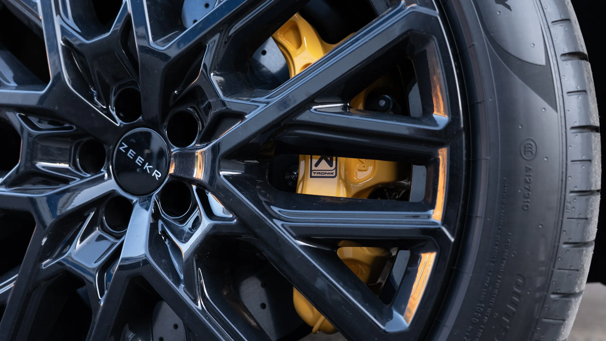 Carbon-ceramic brake system for Zeekr 8X Picture 25