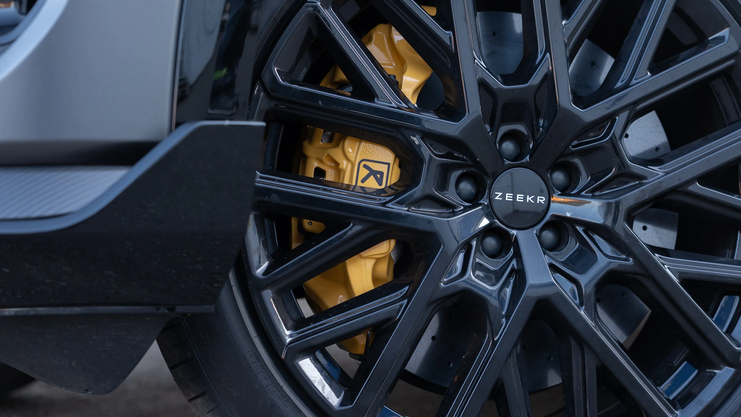 Carbon-ceramic brake system for Zeekr 8X Picture 30