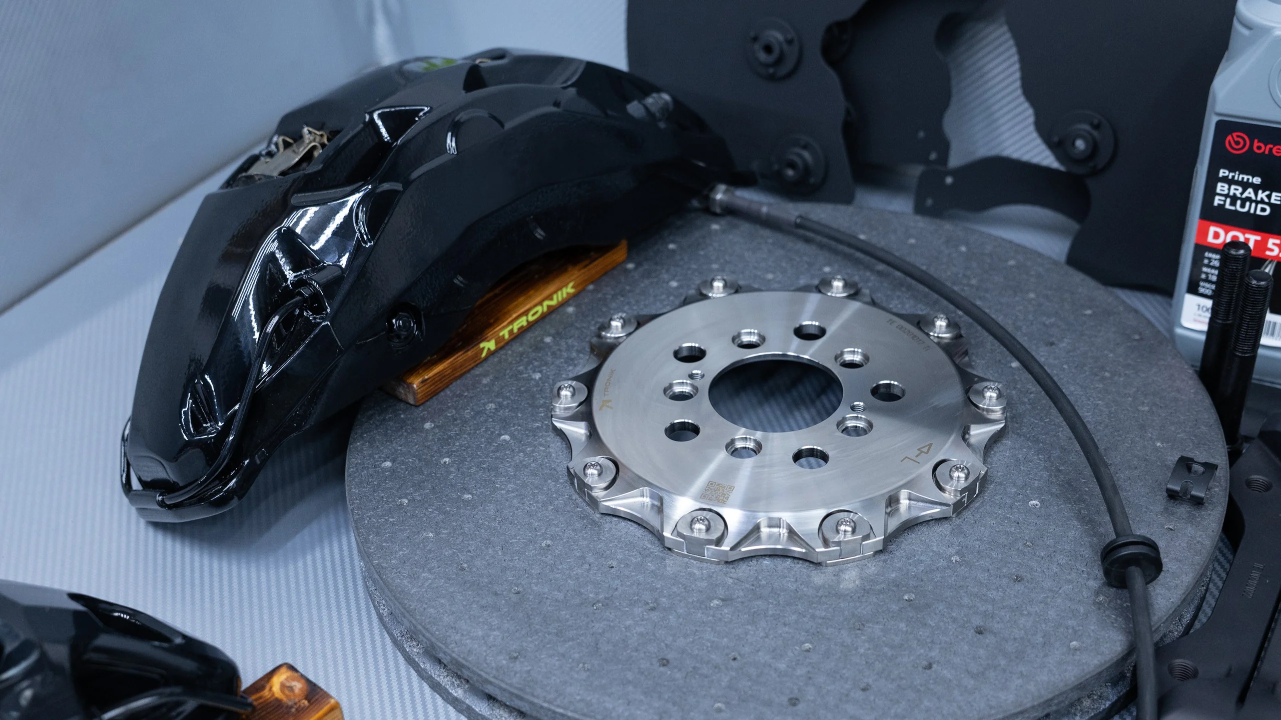 Carbon-ceramic brake system for Rolls-Royce Cullinan 6 | Carbon-ceramic brake system for Rolls-Royce Cullinan Carbon-ceramic brake system for Rolls-Royce Cullinan Picture 6
