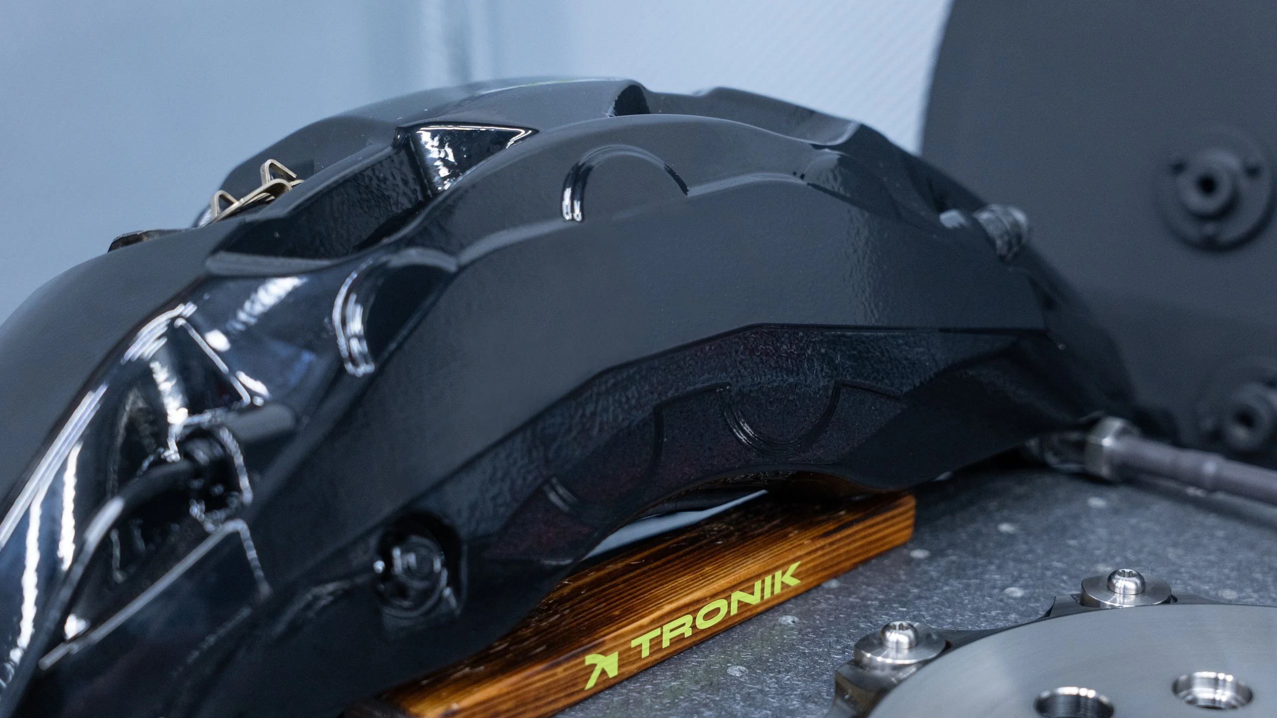 Carbon-ceramic brake system for Rolls-Royce Cullinan 7 | Carbon-ceramic brake system for Rolls-Royce Cullinan Carbon-ceramic brake system for Rolls-Royce Cullinan Picture 7