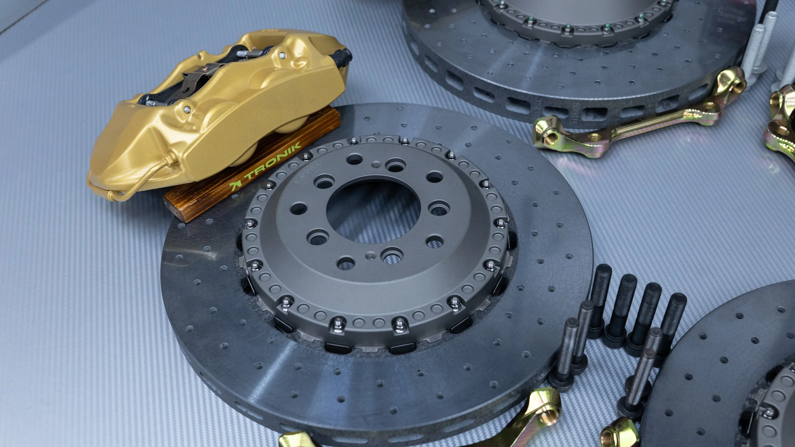 Carbon-ceramic brake system for BMW E31 Picture 3