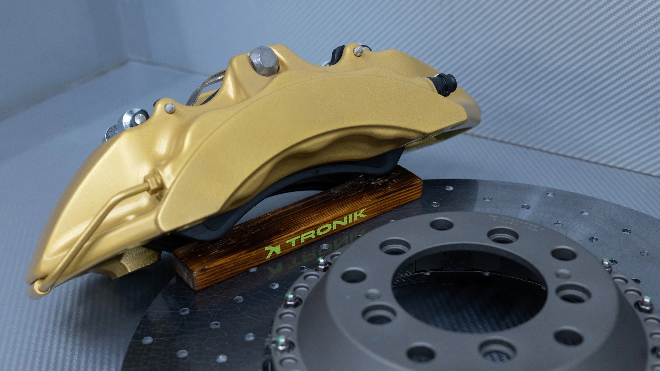 Carbon-ceramic brake system for BMW E31 Picture 9
