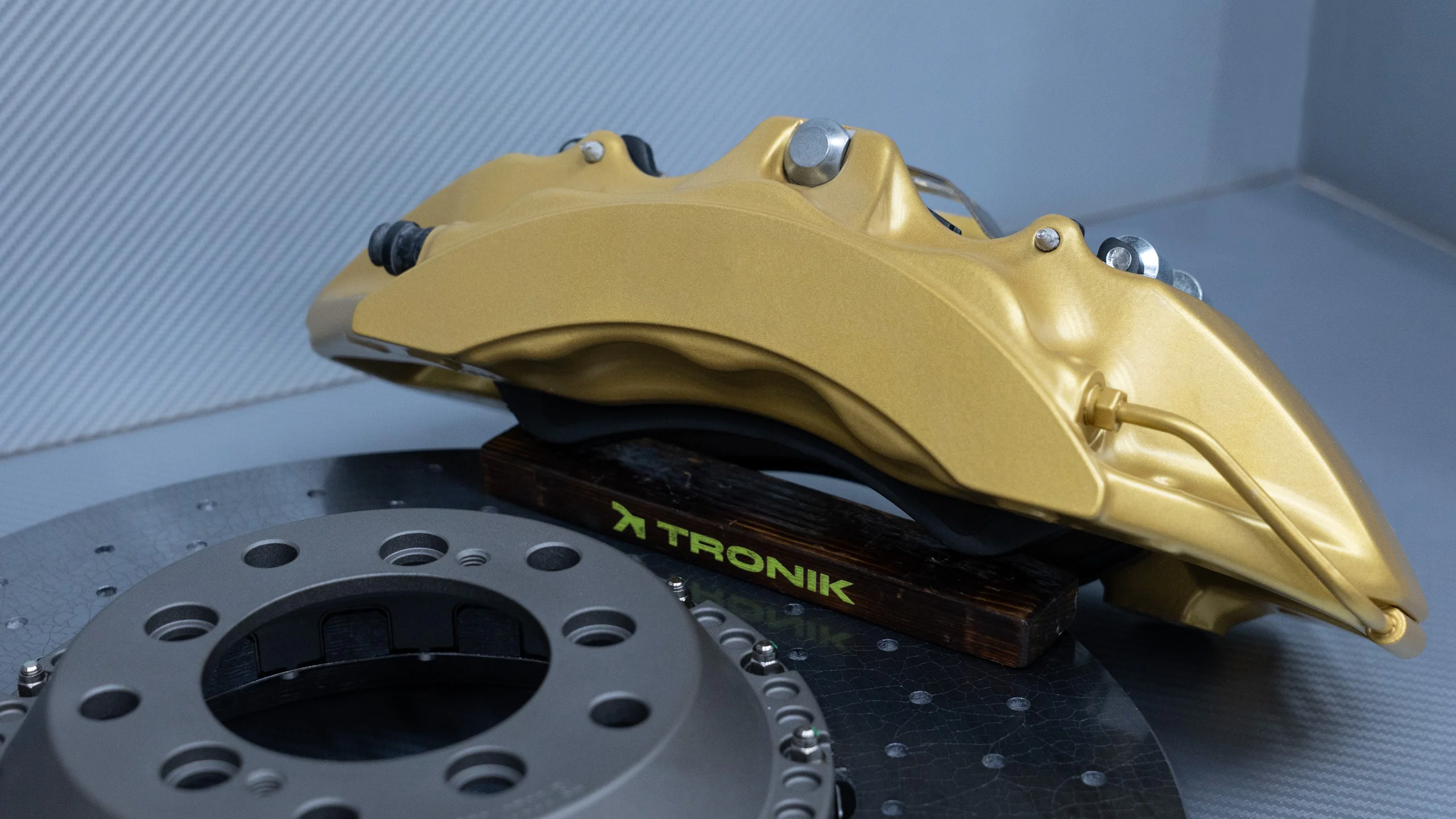 Carbon-ceramic brake system for BMW E31 Picture 12