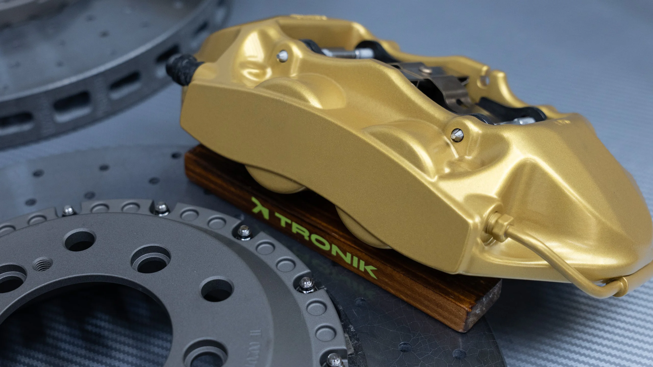 Carbon-ceramic brake system for BMW E31 Picture 15